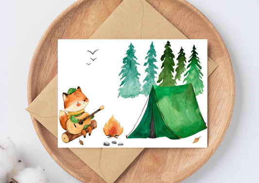 Karte Fuchs & Camping A6: Fuchs mit Gitarre vor einem Zelt, gedruckt auf hochwertigem, stabilem 300g Naturpapier.