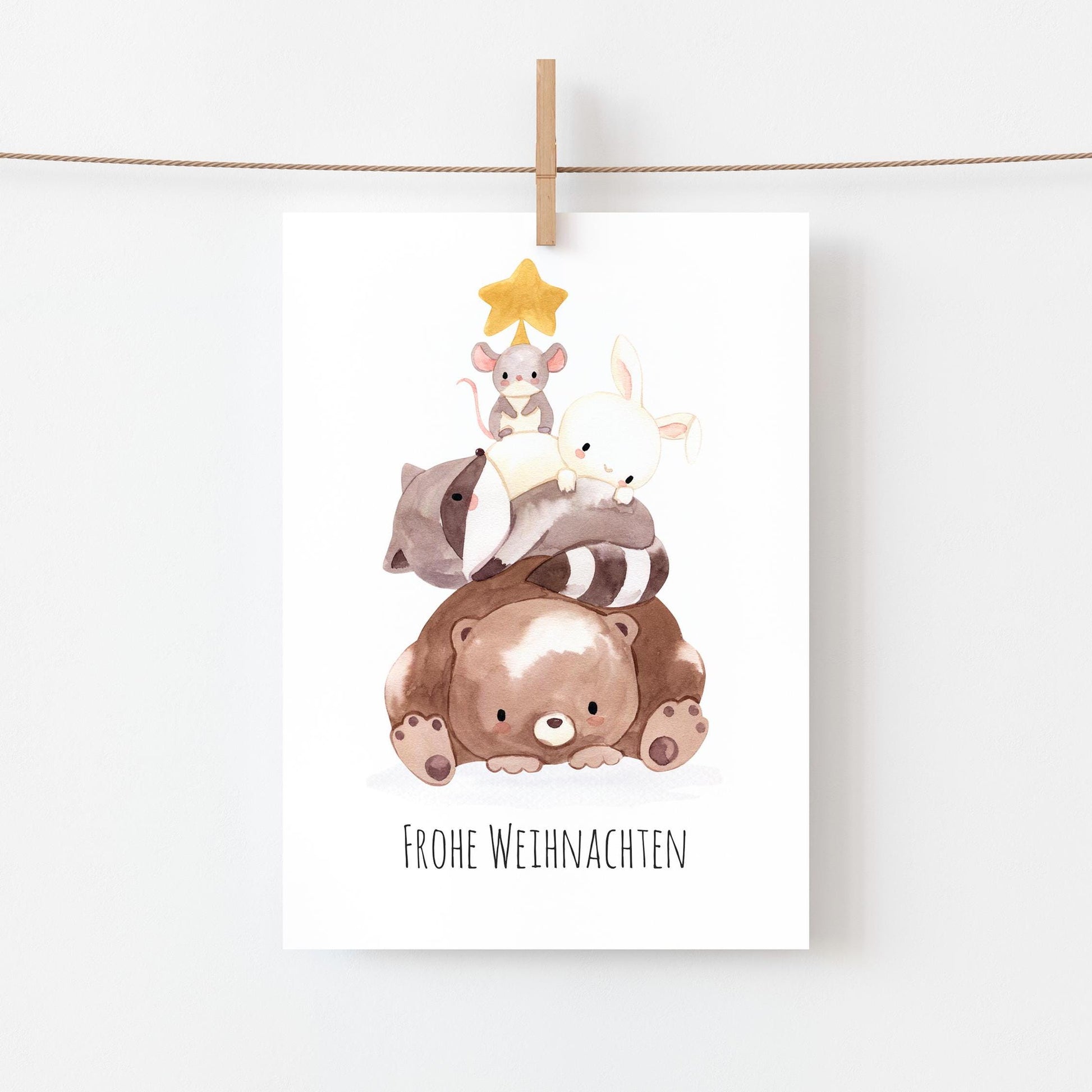 Weihnachtskarte Tierpyramide Frohe Weihnachten A6: Illustration von Tieren, Frohe Weihnachten Schriftzug, hochwertiges 300g Naturpapier, A6-Format, beschreib- und bestempelbare Rückseite.