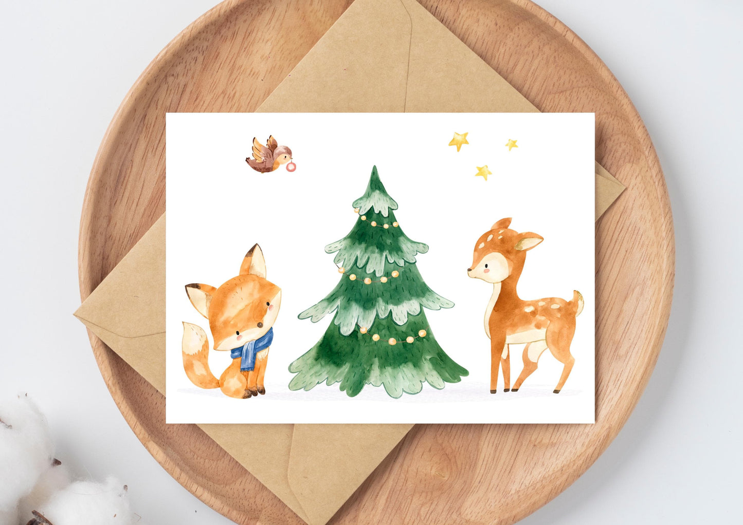 Weihnachtskarten-Set 6 Karten Weihnachtsabend A6: Aquarellillustrationen von Tieren und Weihnachtsbaum auf Holzplatte, perfekte Grußkarten für Weihnachten.