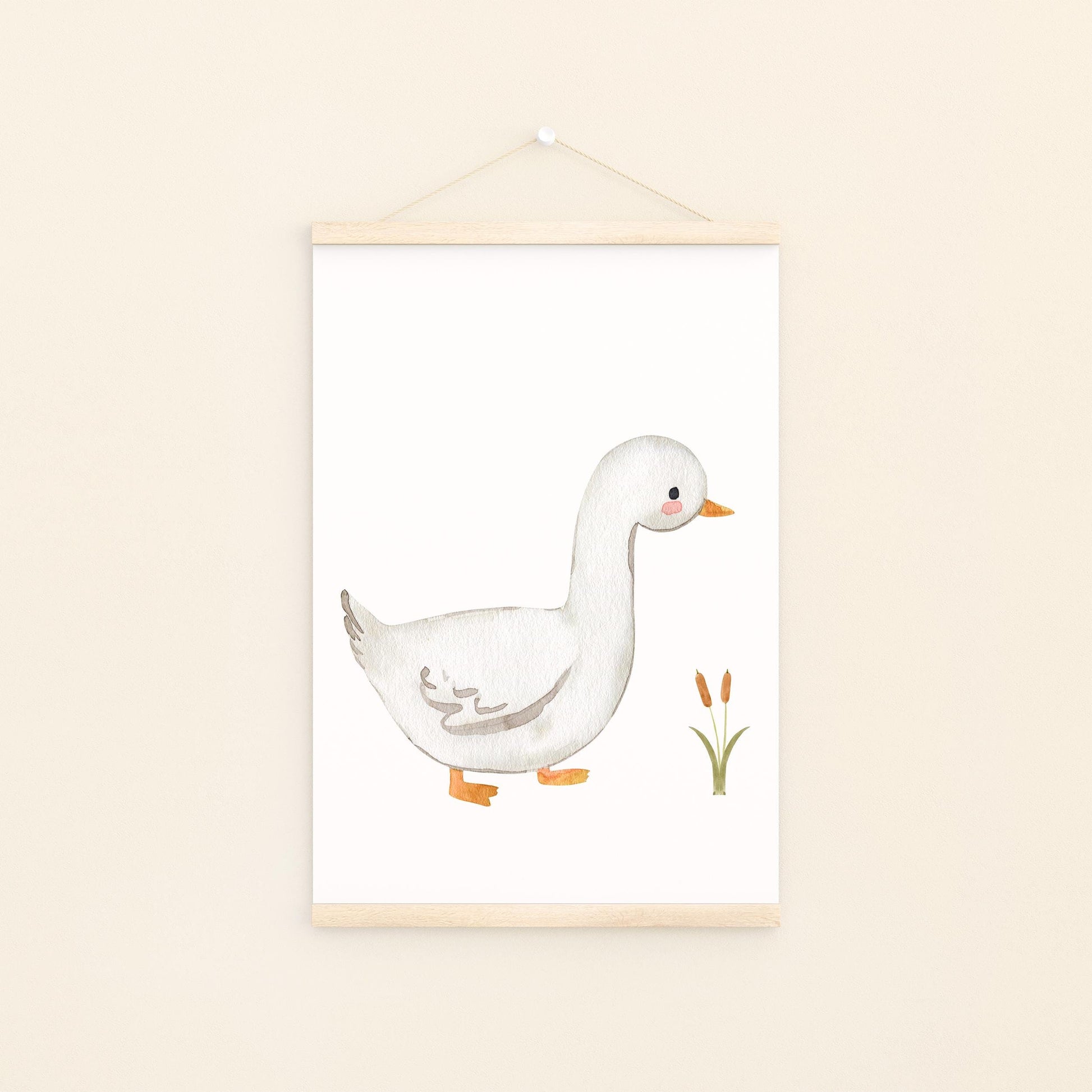 Poster Gans A3 & A4: Detailreich illustriertes Poster einer weißen Gans mit orangefarbenen Füßen, ideal für das Kinderzimmer, auf mattem 300g Naturpapier.