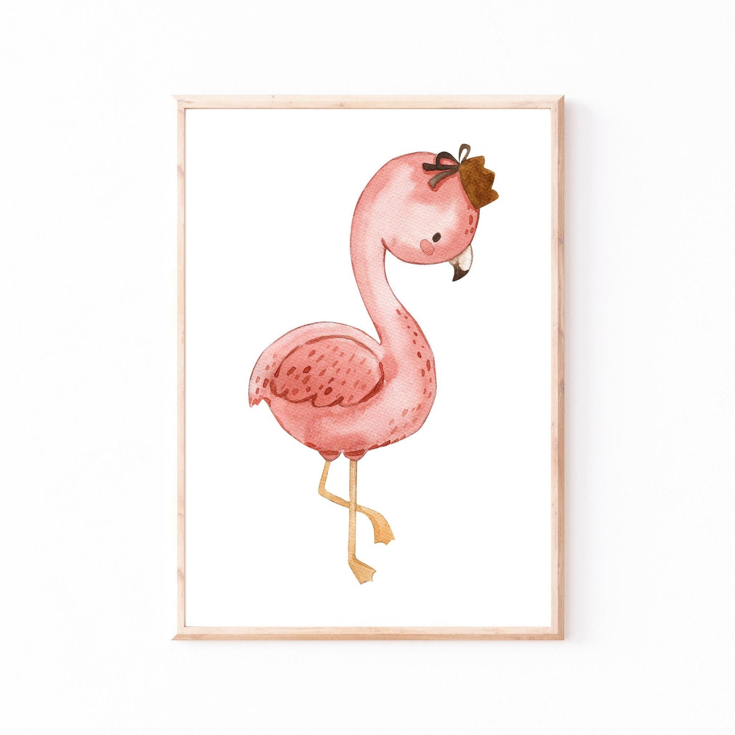 Poster Flamingo Vintage A3 & A4: Illustration von einem Flamingo mit Krone in einem Rahmen, ideal für Kinderzimmerdeko, gedruckt auf hochwertigem Naturpapier.