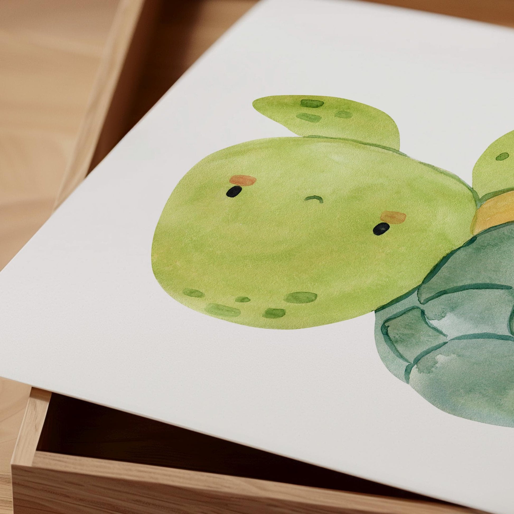 Poster Schildkröte A3 & A4: Zeichnung einer Schildkröte auf weißem Papier, ideal als Kinderzimmerdeko oder Geschenk, gedruckt auf hochwertigem, mattem Naturpapier.