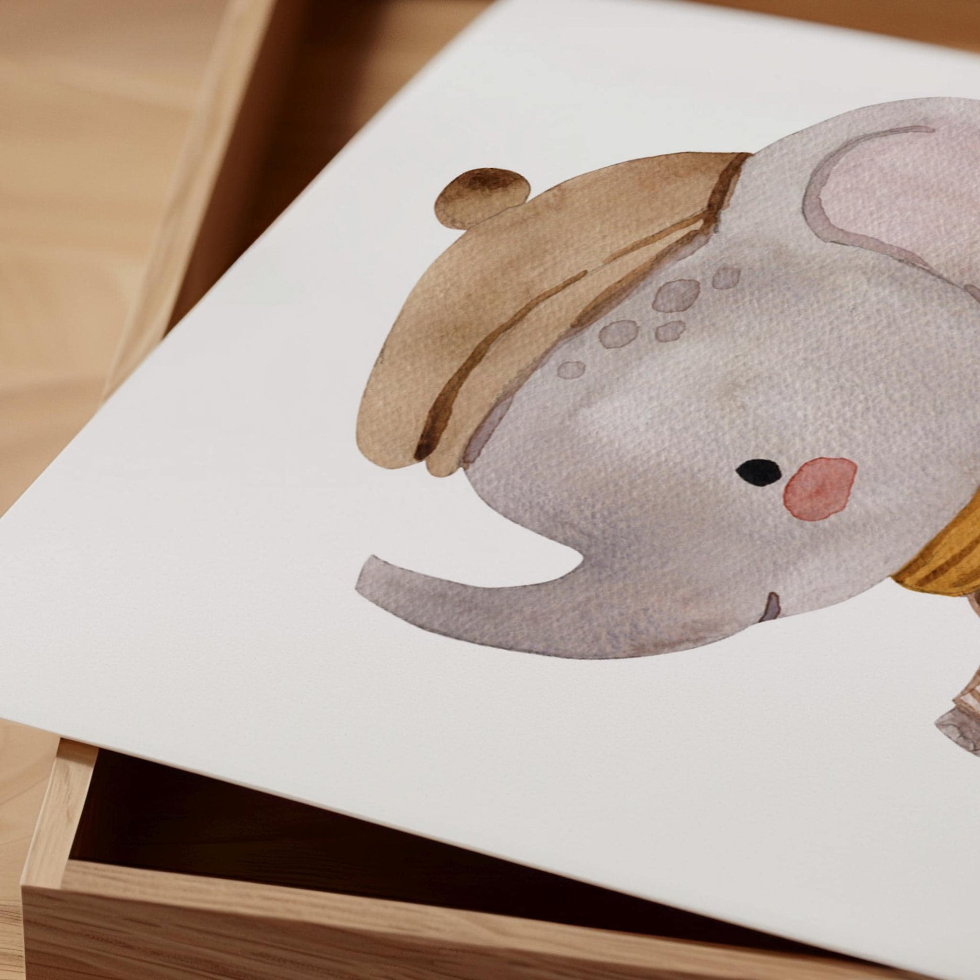 Poster Elefant Vintage A3 & A4: handgemalter Elefant auf hochwertigem Naturpapier, ideal als Kinderzimmerdekoration oder Geschenk für Geburt und Geburtstag.