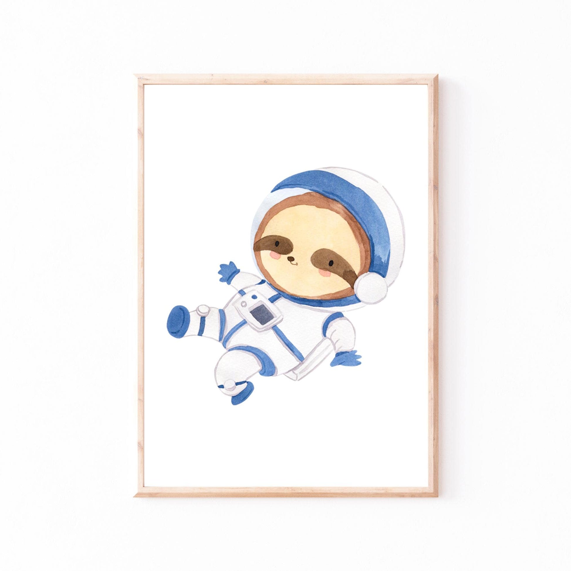 Poster Astronaut Faultier A3 & A4: Illustration eines niedlichen Faultiers im Raumanzug, ideal als Kinderzimmerdeko oder Geschenk, auf hochwertigem, mattem Naturpapier gedruckt.