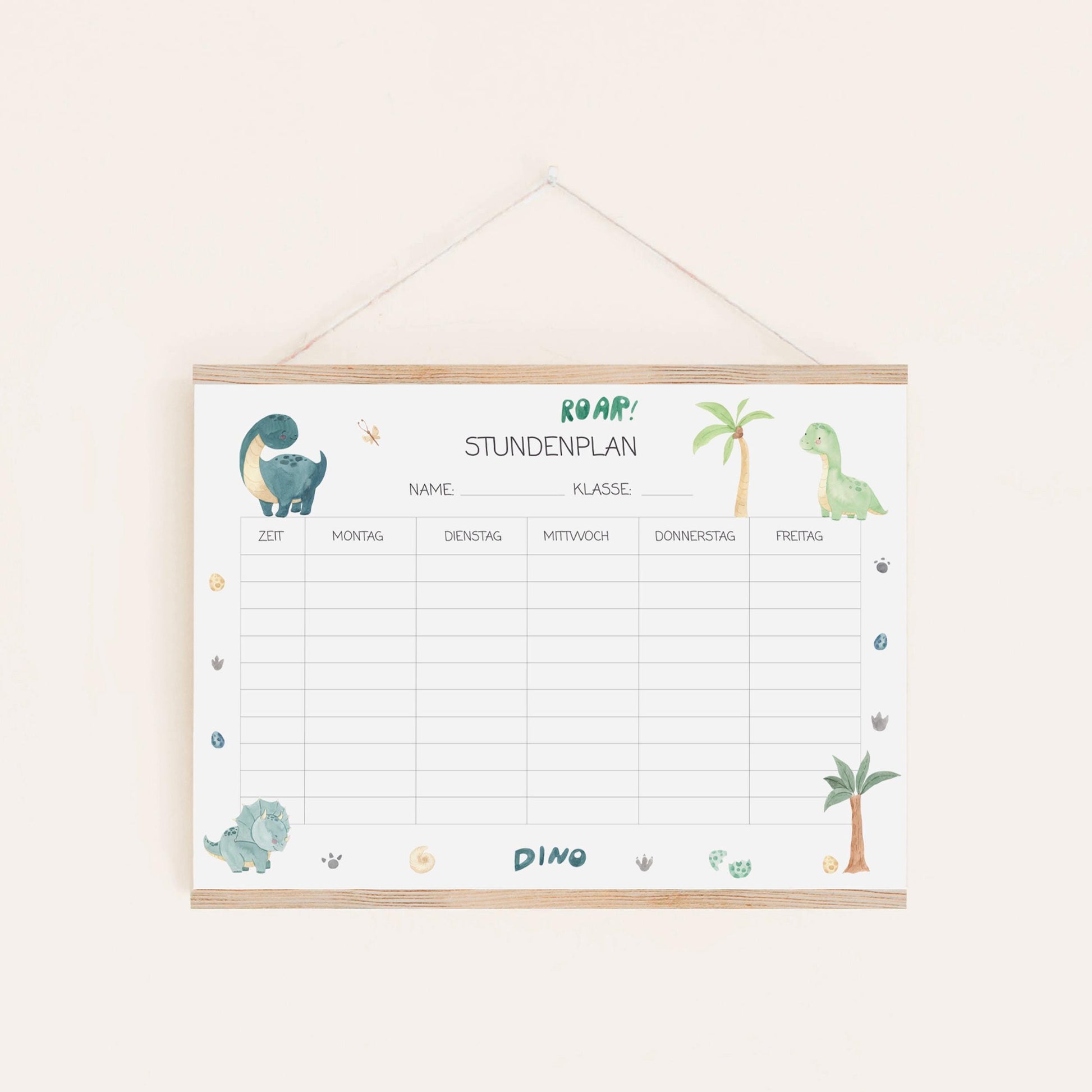 Einschulung Geschenk-Set Dinosaurier: Kalender mit niedlichen Dinosaurier-Illustrationen, darunter ein blauer Dinosaurier und Palmen; ideal für den ersten Schultag.