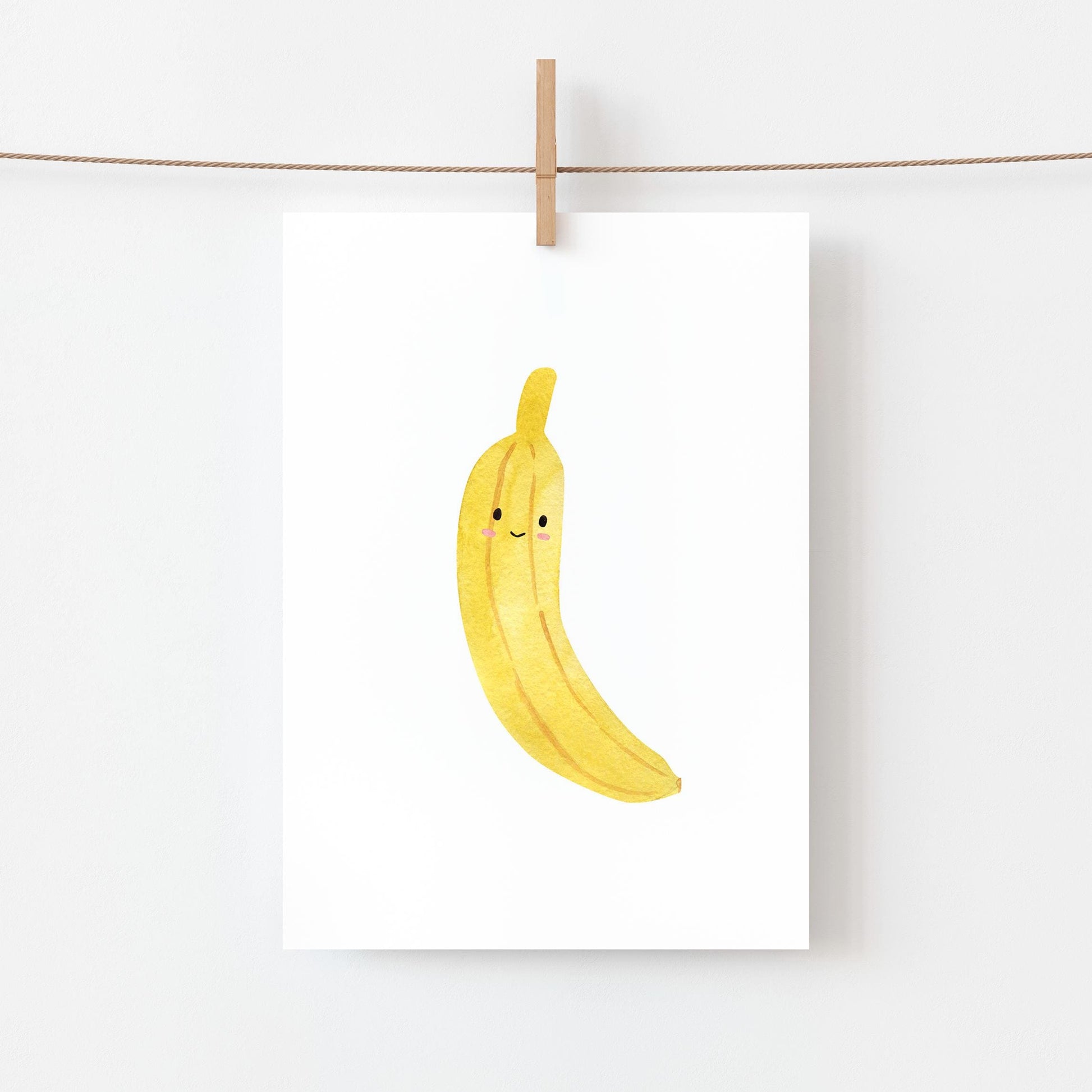 Postkarte Karte Banane A6 mit niedlichem Bananenmotiv, gedruckt auf hochwertigem, mattem 300g Naturpapier, ideal für Grüße oder als Dekoration. Größe: 14,8 x 10,5 cm.