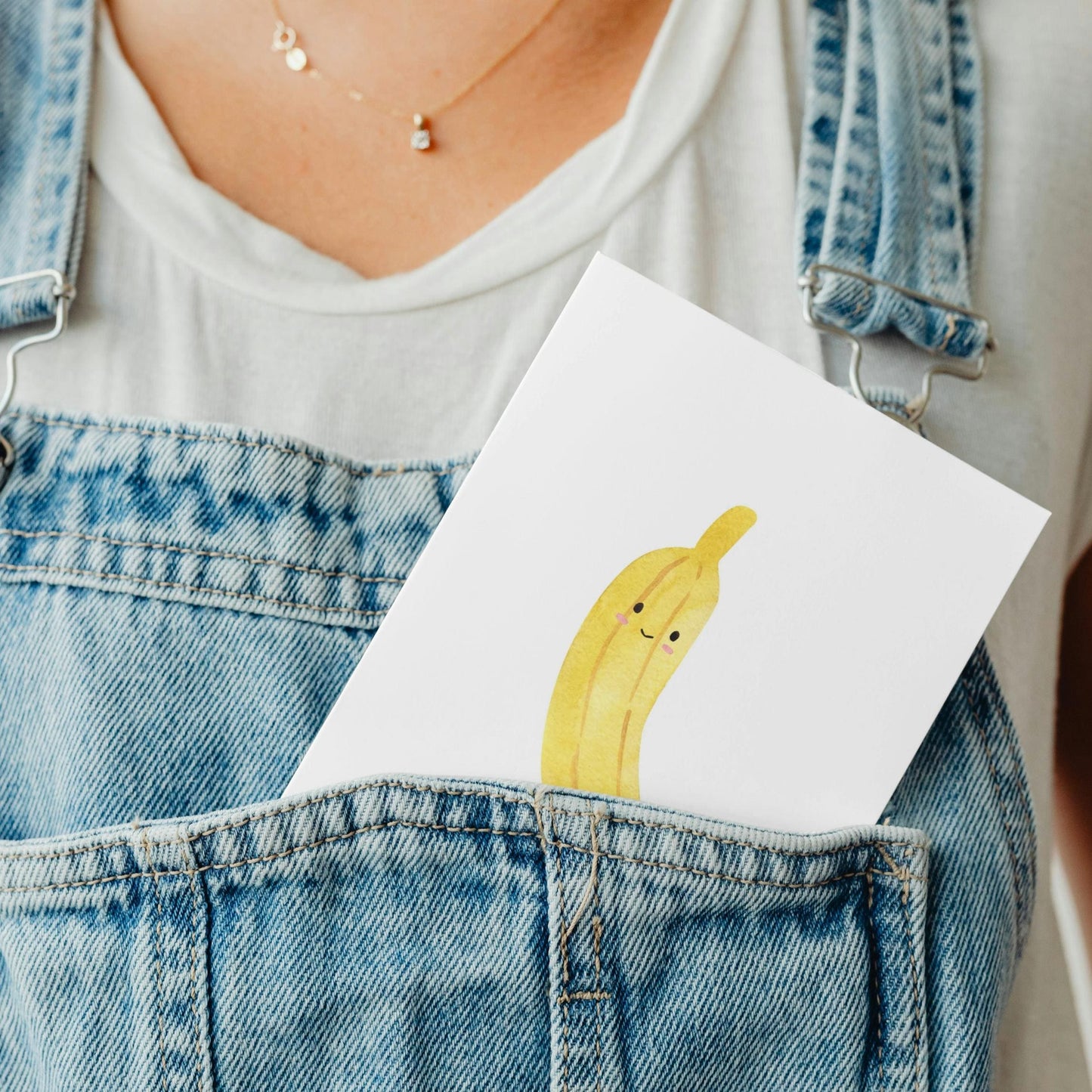 Postkarte Karte Banane A6 mit niedlichem Bananenmotiv, gedruckt auf hochwertigem mattem Naturpapier. Rückseite beschreibbar, Größe A6. Nur Karte, ohne Dekoration.