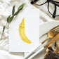 Postkarte Karte Banane A6 auf mattem Naturpapier mit niedlichem Bananenmotiv, geeignet für Grüße oder als Dekoration. Rückseite beschreibbar. Keine Dekoration enthalten. Größe A6.