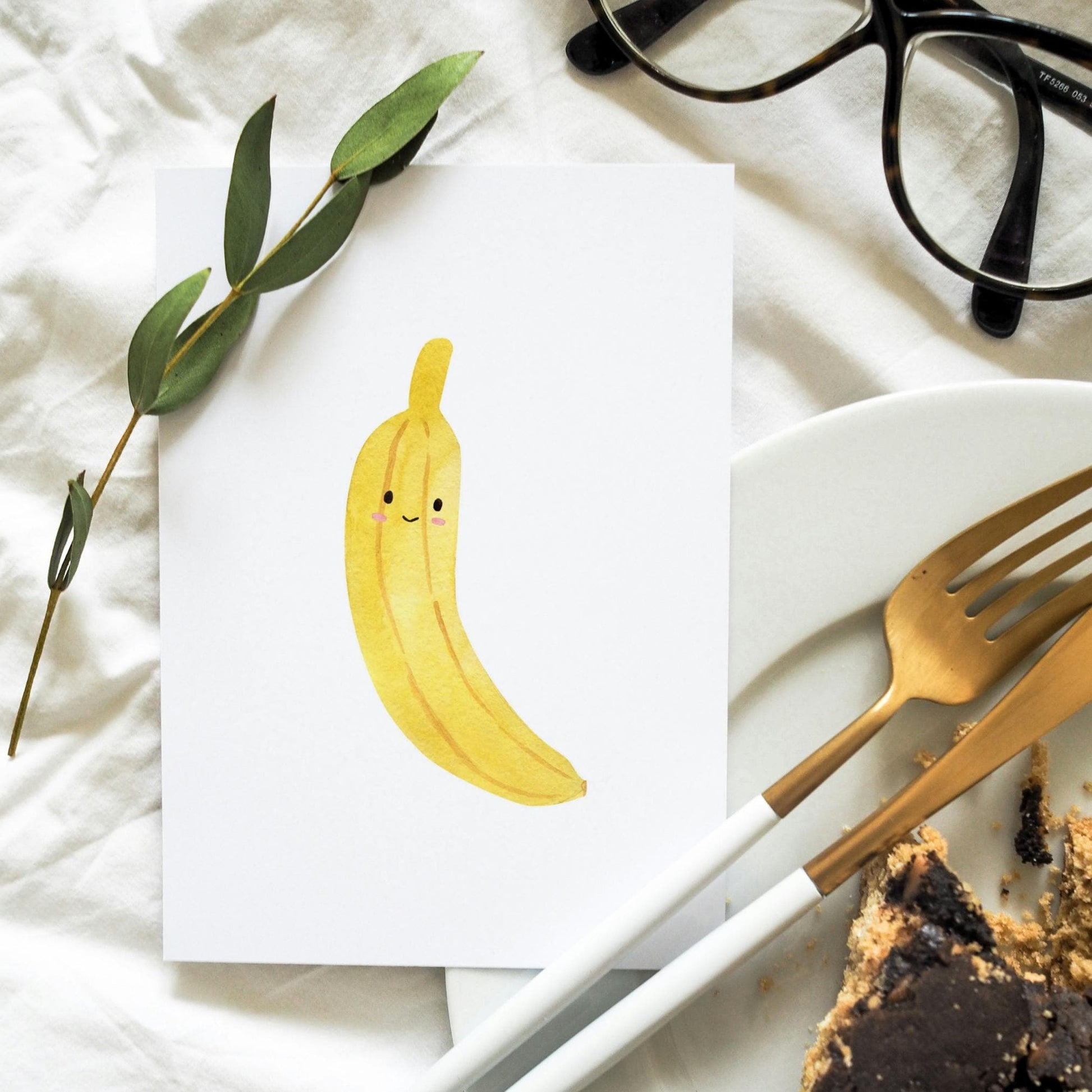 Postkarte Karte Banane A6 auf mattem Naturpapier mit niedlichem Bananenmotiv, geeignet für Grüße oder als Dekoration. Rückseite beschreibbar. Keine Dekoration enthalten. Größe A6.