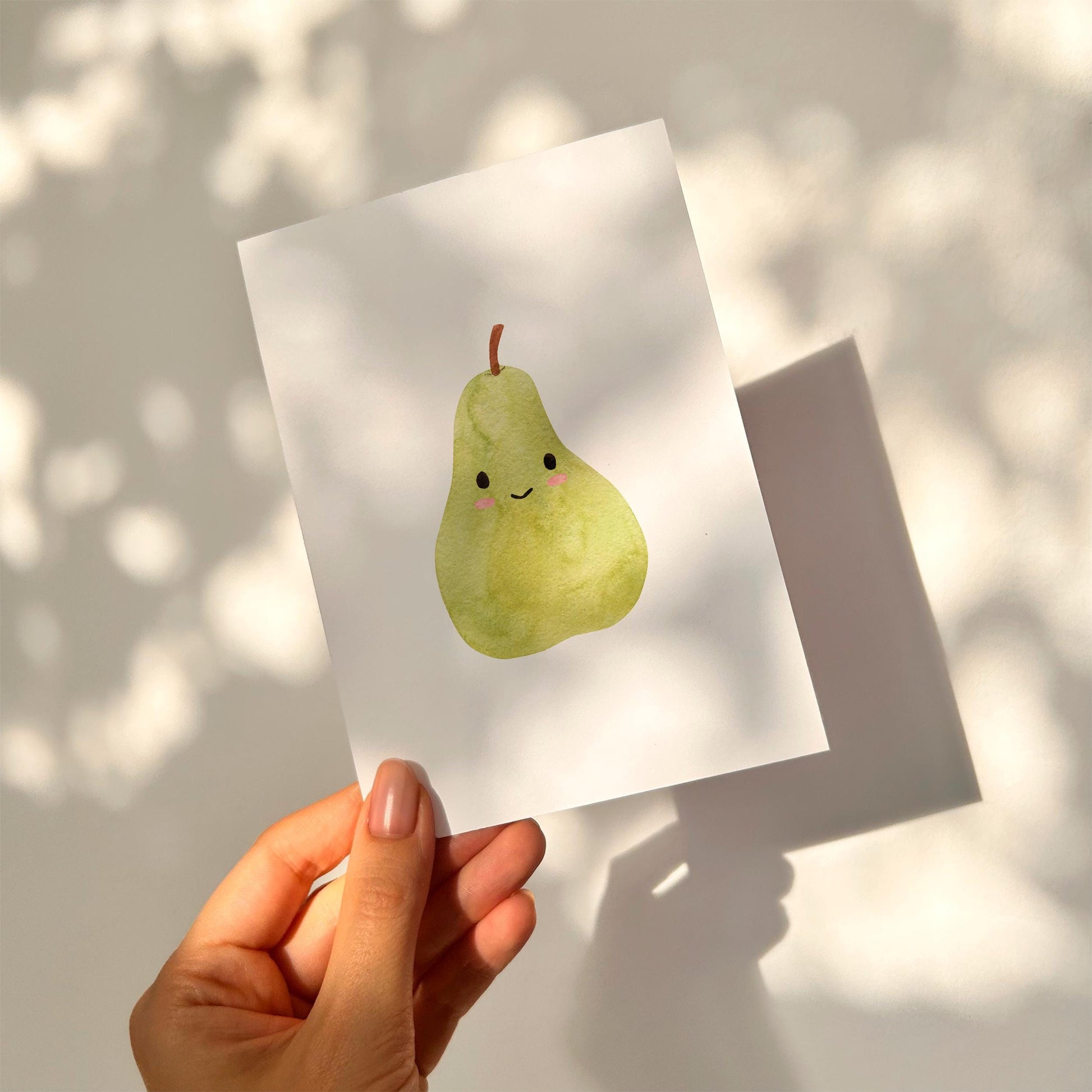 Postkarte Karte Birne A6 mit süßem Birnenmotiv auf hochwertigem 300g Naturpapier, ideal für Grüße oder als Dekoration. Rückseite beschreibbar. Größe A6.