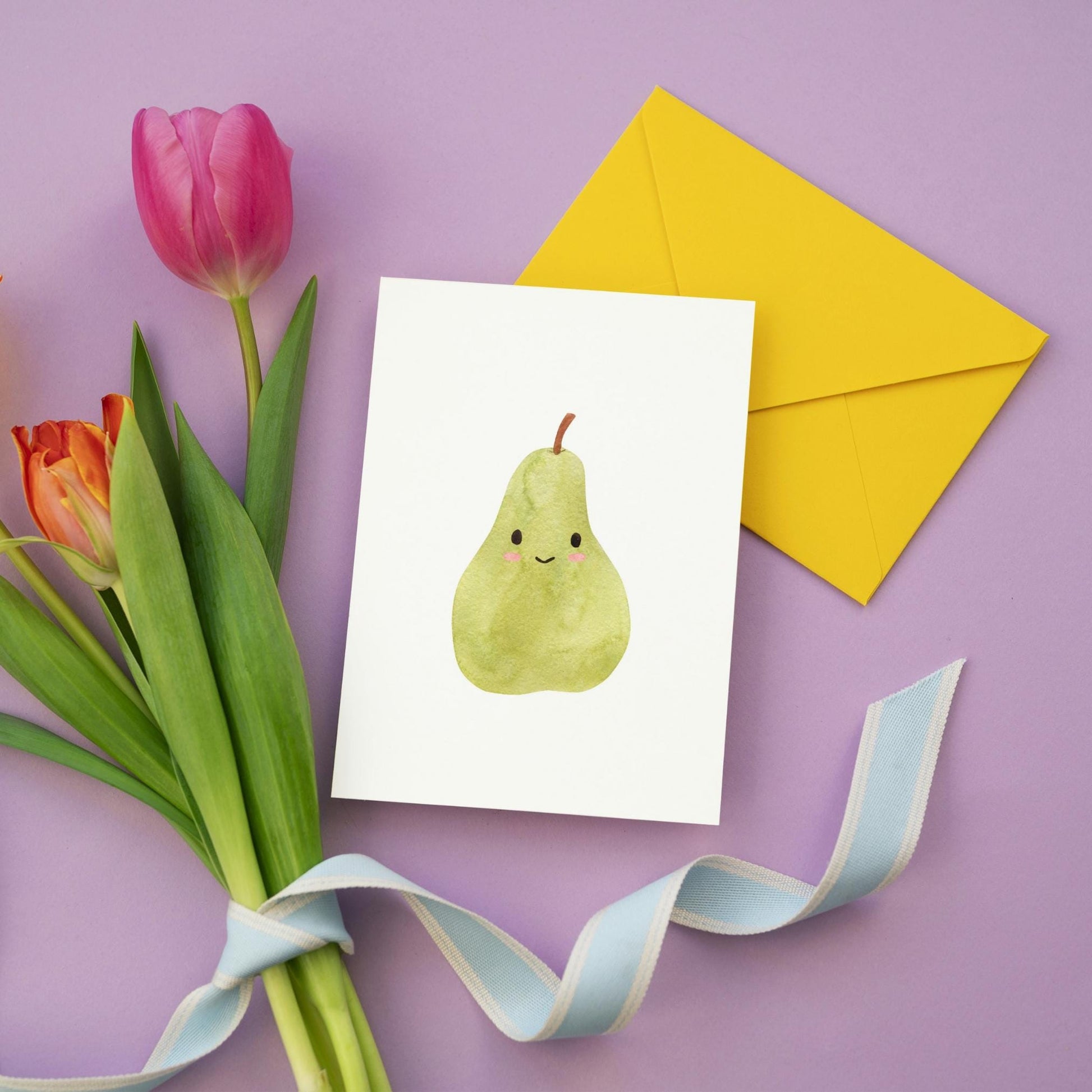 Postkarte Karte Birne A6 mit süßem Birnenmotiv, gedruckt auf hochwertigem, mattem Naturpapier, ideal für Grüße oder als Dekoration. Größe A6.