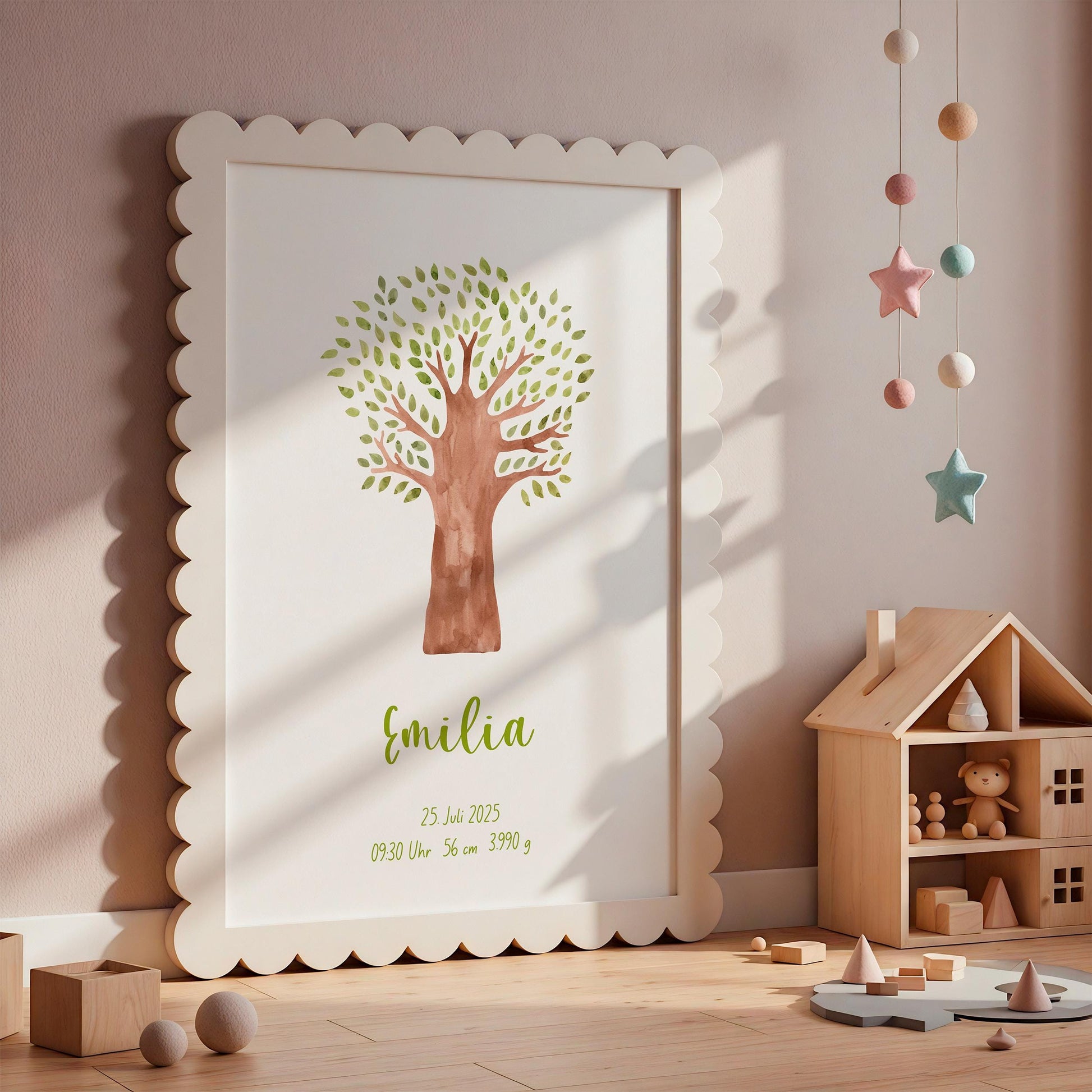 Geburtsposter Baum personalisiert zeigt einen Baum mit Name und Geburtsdaten eines Kindes im Rahmen, ideal für Kinderzimmerdekoration.