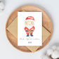Personalisierte Weihnachtskarte Weihnachtsmann A6 mit handgemaltem Santa und Frohe Weihnachten auf Kraftpapierumschlag, ideal für personalisierte weihnachtliche Grüße.