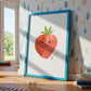 Namensposter Erdbeere A3 & A4: Aquarell-Erdbeere mit Gesicht, Honey Schriftzug, blau gerahmt, in Kinderzimmer mit Spielzeugbahn und Büchern, personalisierbar.