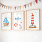 Drei leichte Holzrahmen mit Aquarellen: Segelboot, personalisierbares Namensposter „Matteo“ und Leuchtturm. Perfekt für skandinavische Kinderzimmer, erhältlich als Set oder einzeln.